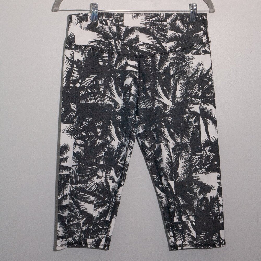 Black and white palm tree print Fabletics cropped leggings